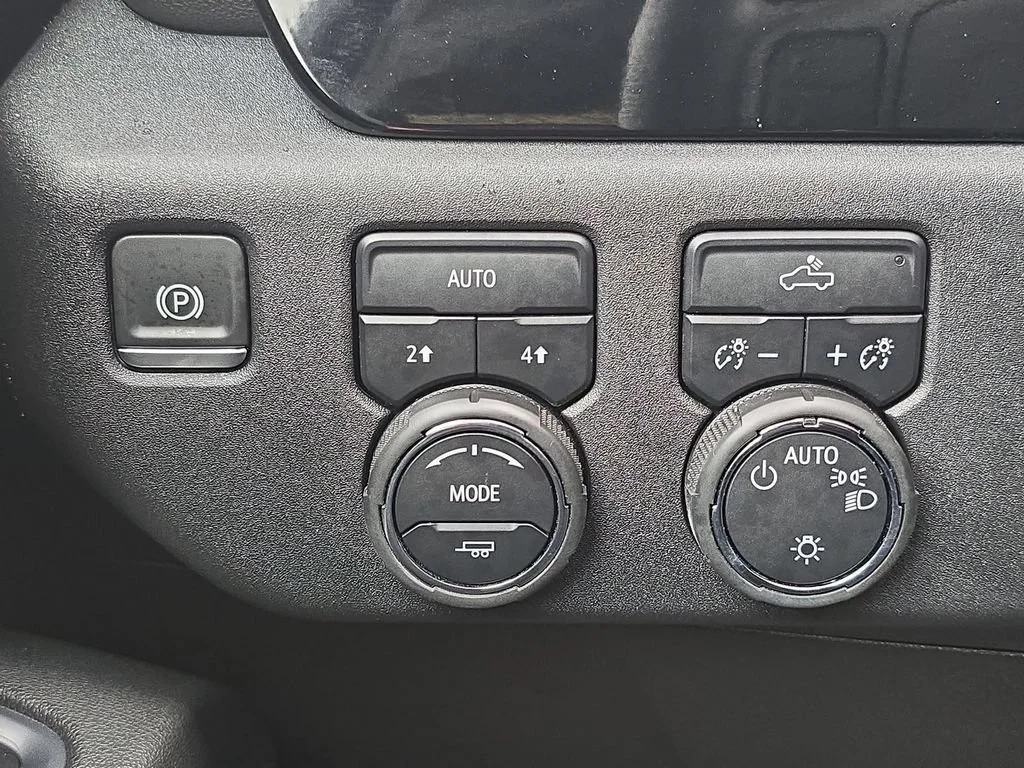 2025 Chevrolet Silverado 1500 LT - Photo 18