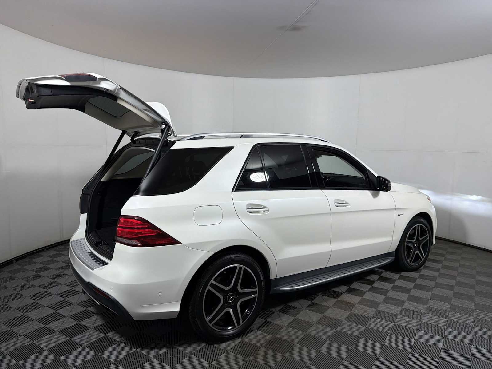 Used 2018 designo Diamond White Metallic Mercedes-Benz AMG® GLE 43 image 23