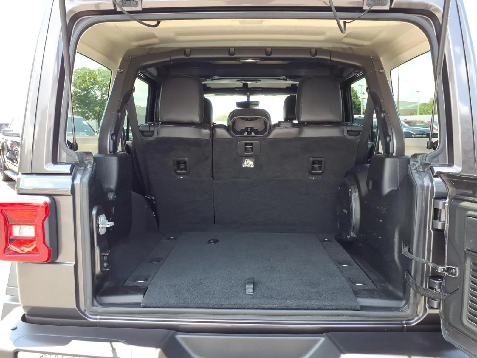 Used 2018 Granite Crystal Metallic Clearcoat Jeep Rubicon image 30