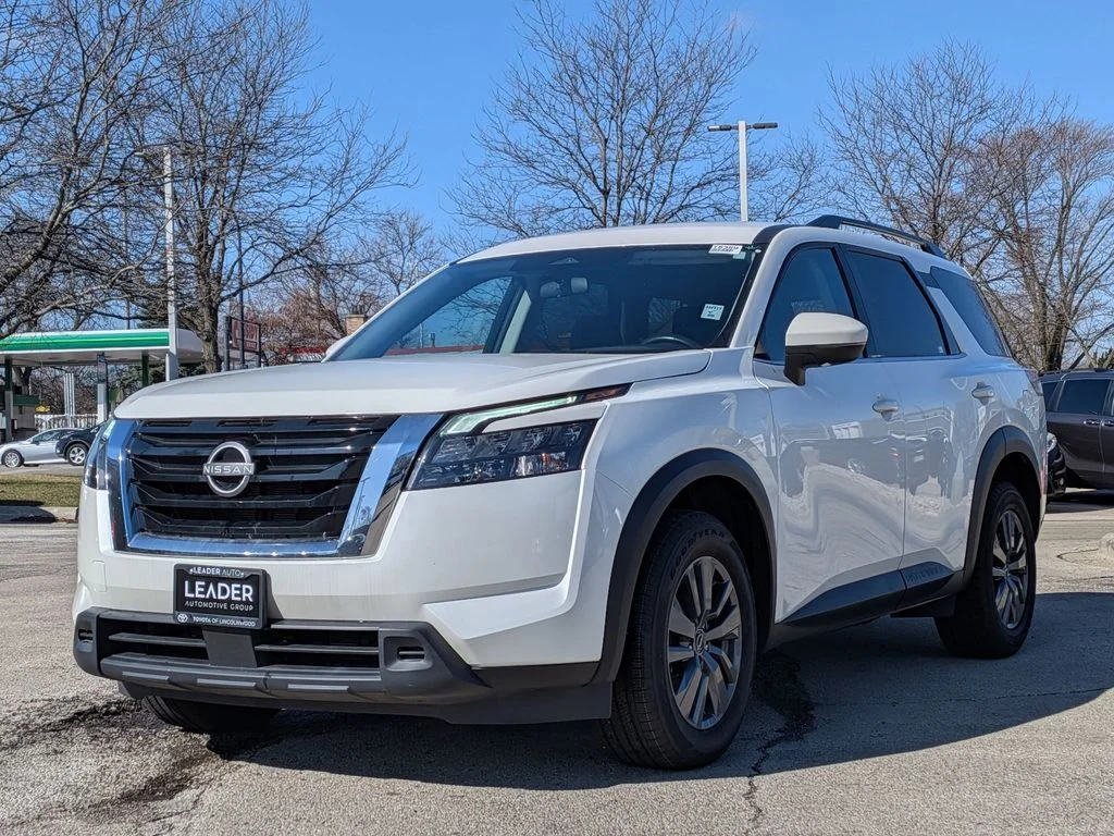 Used 2023 White Nissan SV image 3
