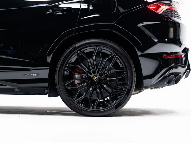 Used 2025 Black Lamborghini SE image 74