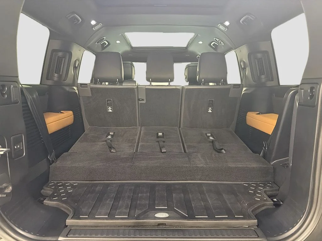 Certified Used 2024  Land Rover X-Dynamic SE image 27