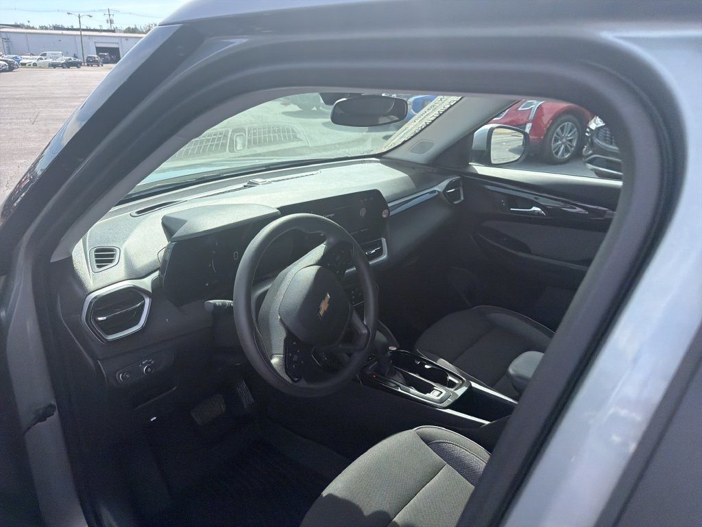 Used 2025 Gray Chevrolet LT image 16