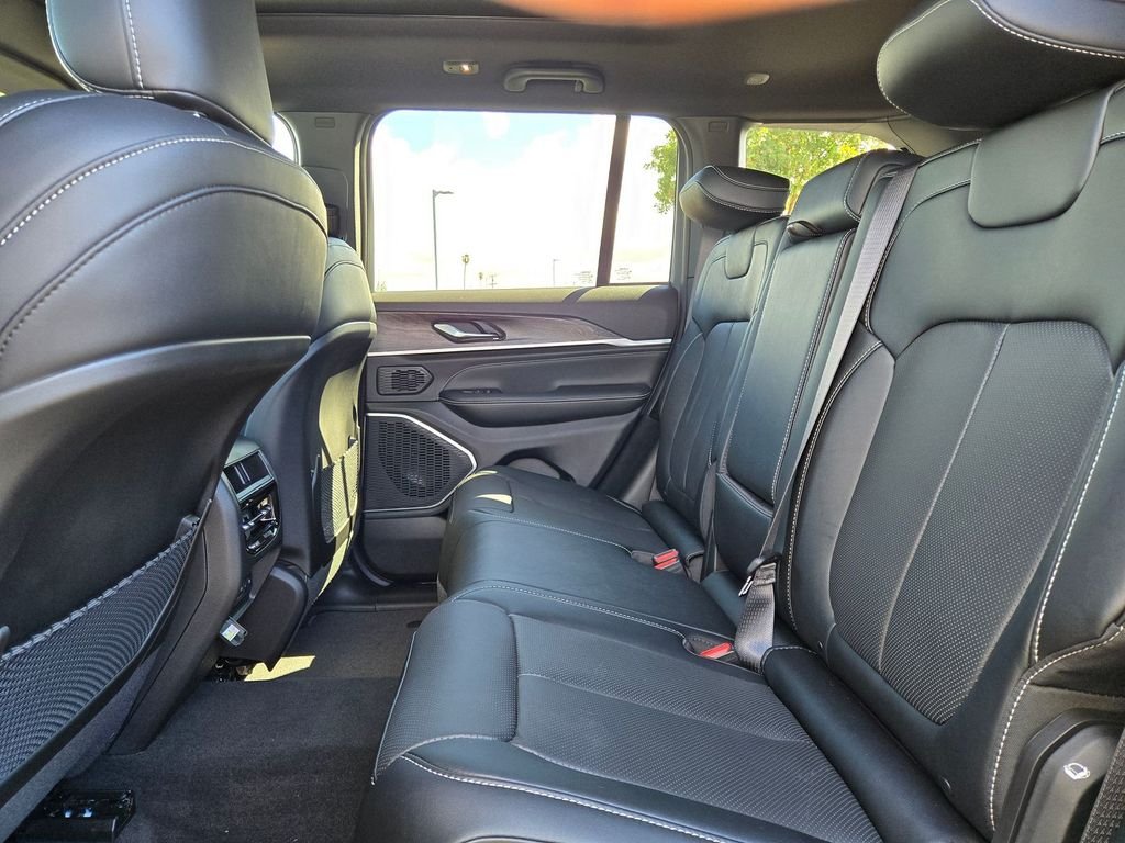 New 2026 Steel Blue Exterior Paint Jeep Limited Reserve image 7