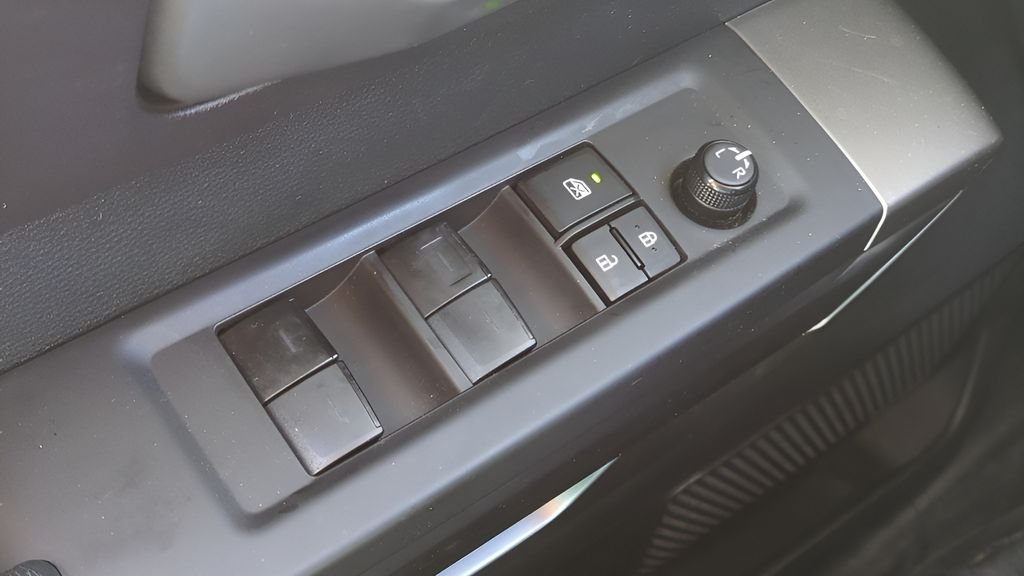 Used 2024  Toyota SR5 image 27