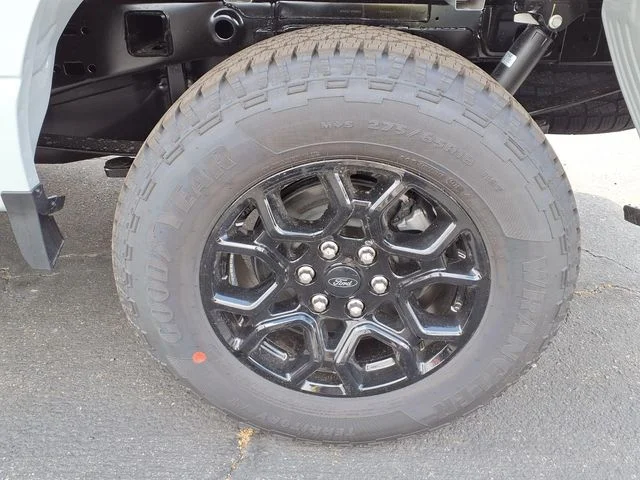 New 2026 Avalanche Ford XLT image 5