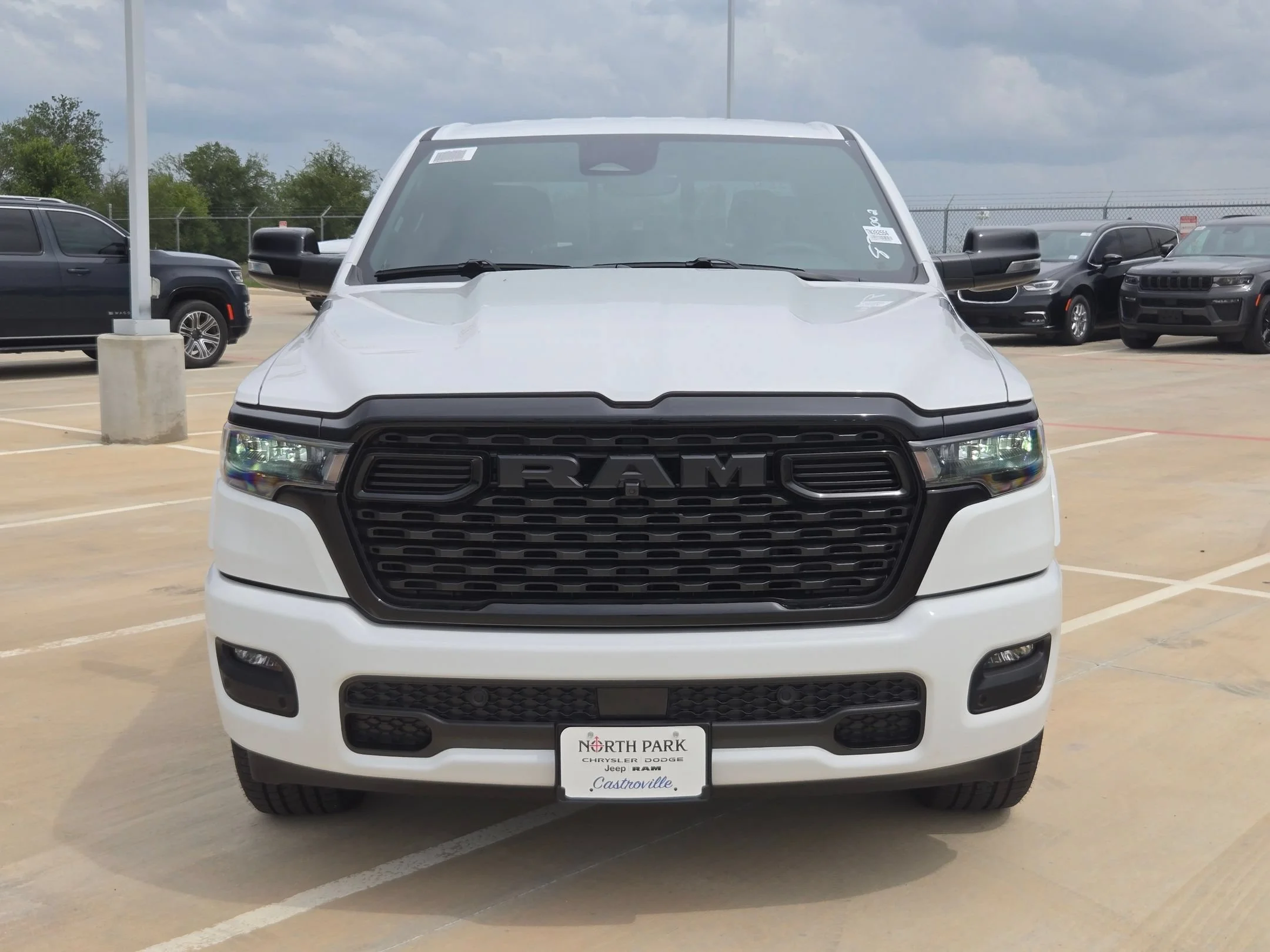 New 2026 Bright White Clear-Coat Exterior Paint RAM Big Horn/Lone Star image 8