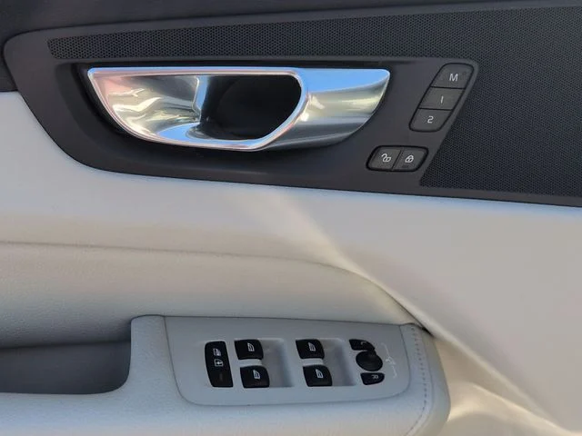 Used 2021 White Volvo T5 Momentum image 13