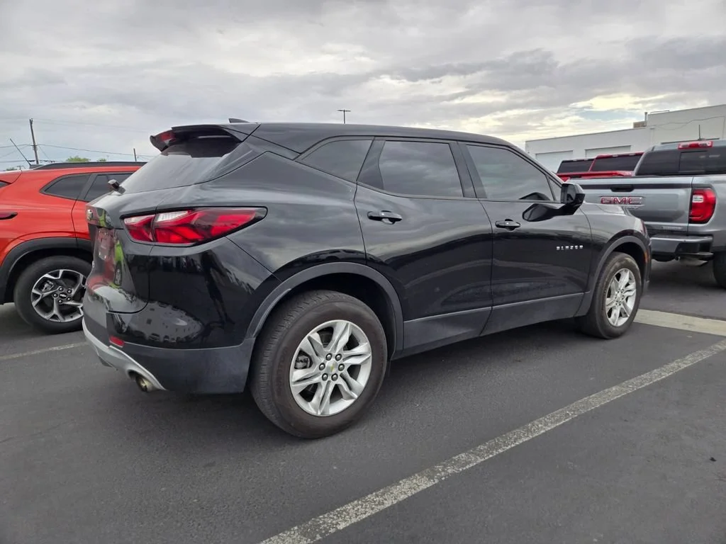 Used 2020 BLACK Chevrolet LT image 2