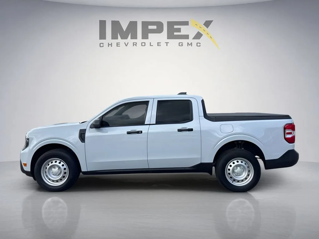 Used 2025  Ford XL image 2