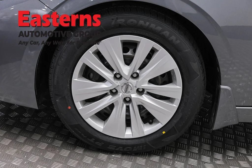 Used 2023 Gray Nissan S image 31