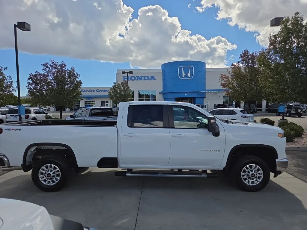Used 2025 White Chevrolet LT image 4