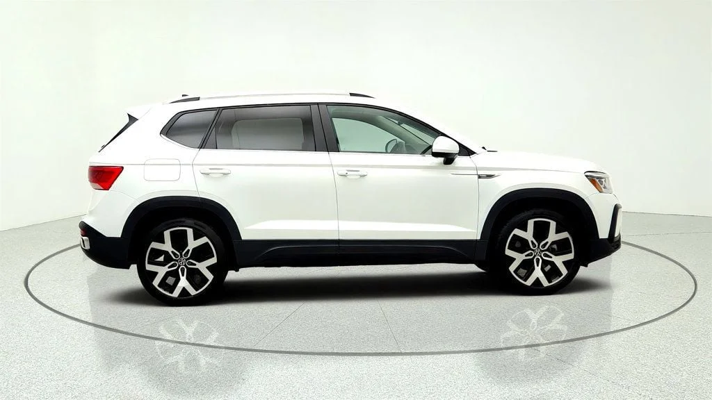 Used 2022 Pure White Volkswagen SEL 4MOTION w/ Power Panoramic Sunroof image 4