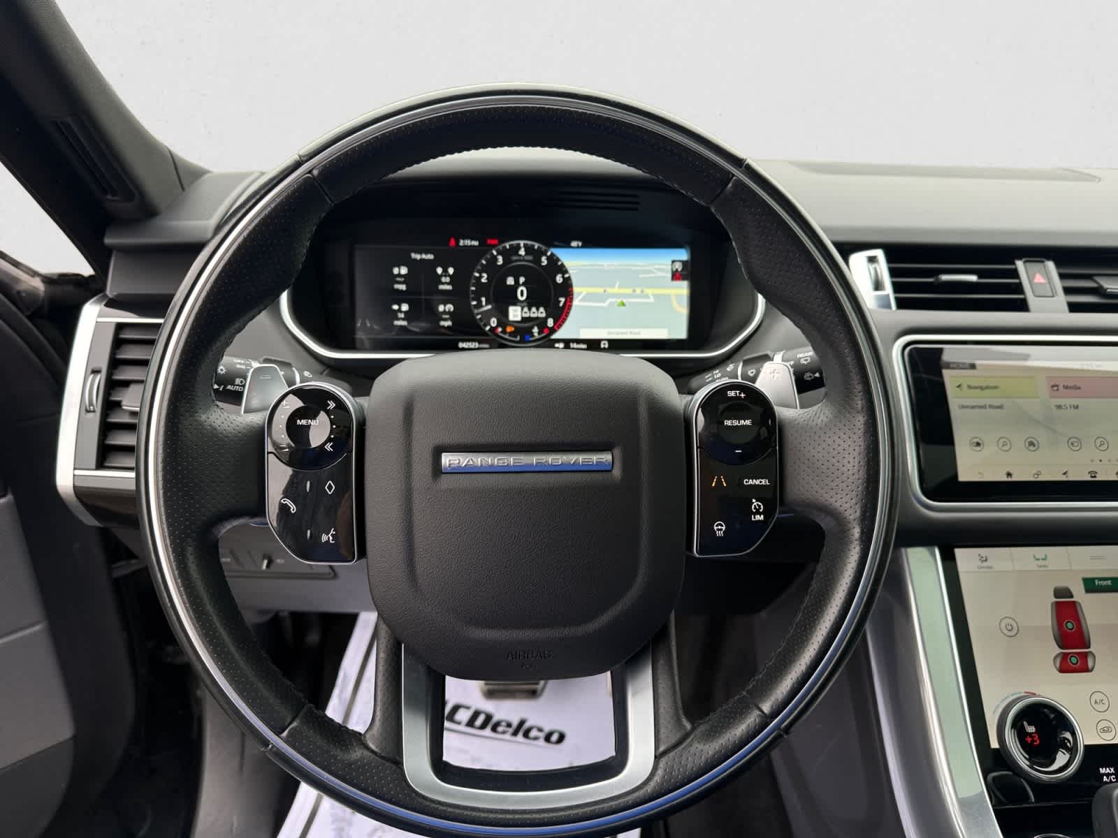 Used 2022 Santorini Black Metallic Land Rover HSE Dynamic image 17