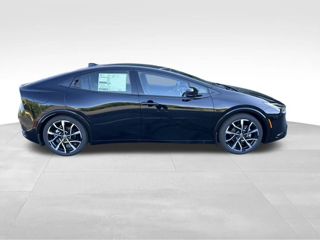 2026 Toyota Prius Plug-in Hybrid XSE Premium - Photo 6