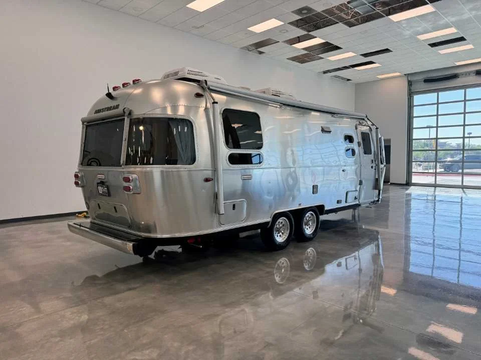 Used 2022 SILVER AIRSTREAM  image 2