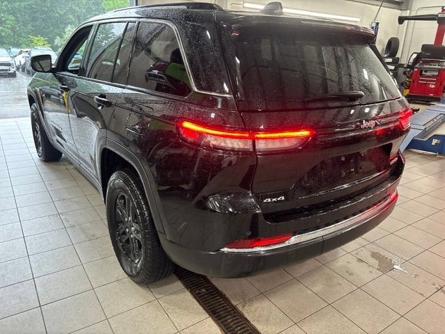Certified Used 2023 Diamond Black Crystal Pearlcoat Jeep Laredo image 7