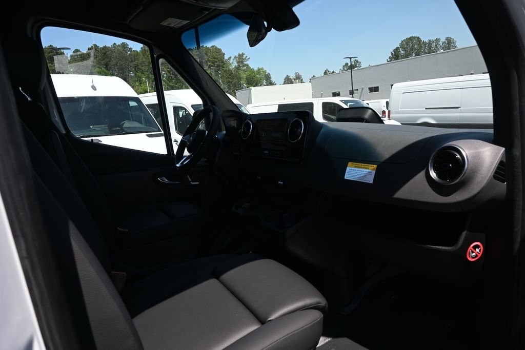 New 2026 Arctic White Mercedes-Benz Cargo 170 WB image 22