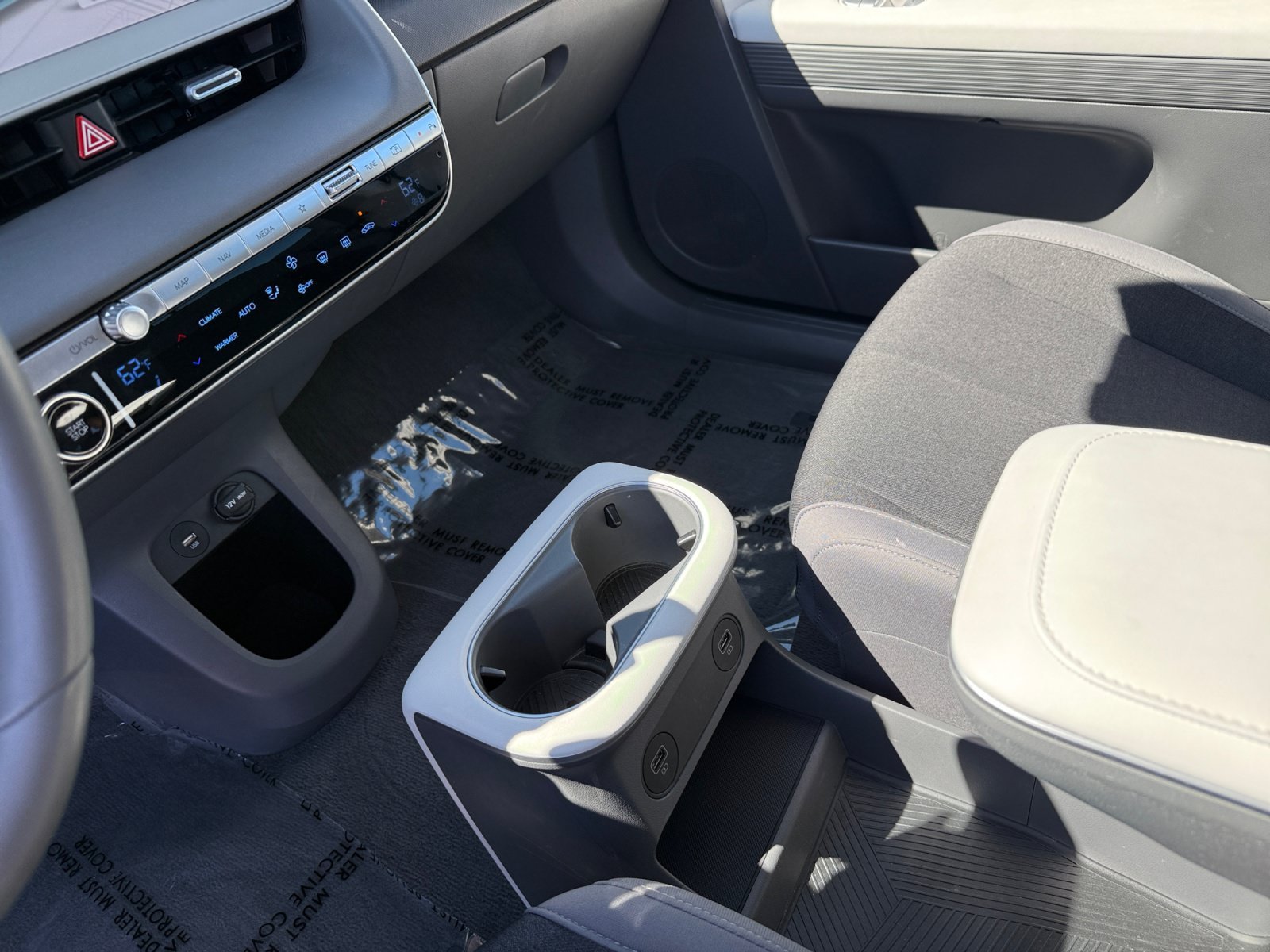 Certified Used 2024 Teal Hyundai SE image 13