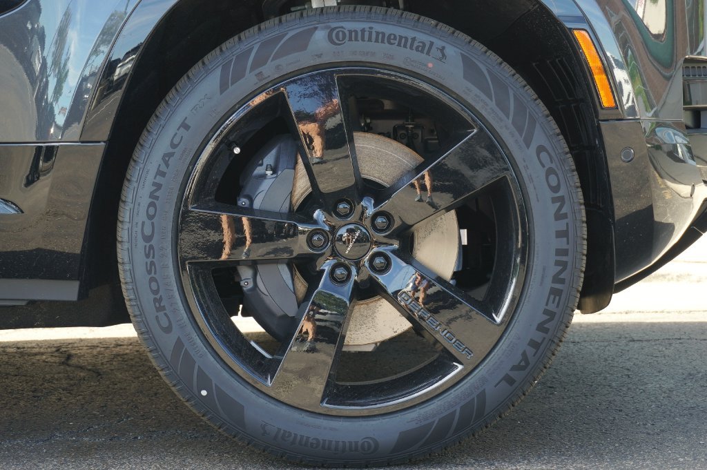 New 2026 Carpathian Grey Land Rover X-Dynamic SE image 8