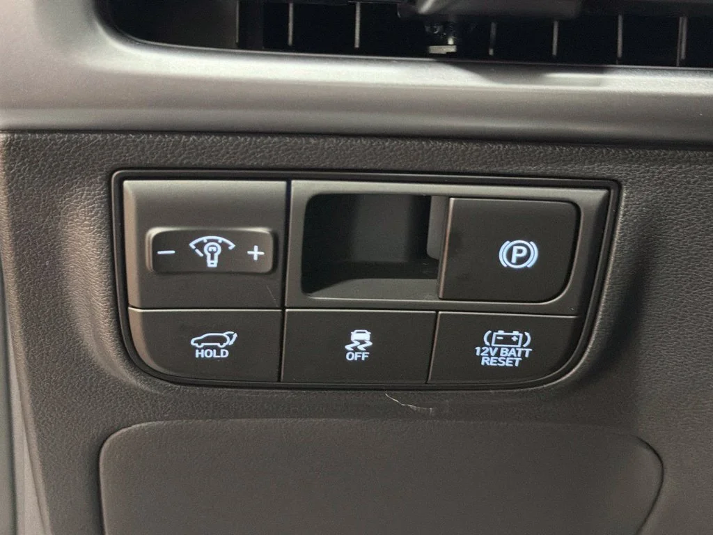 New 2026 Shimmering Silver Hyundai SEL image 27