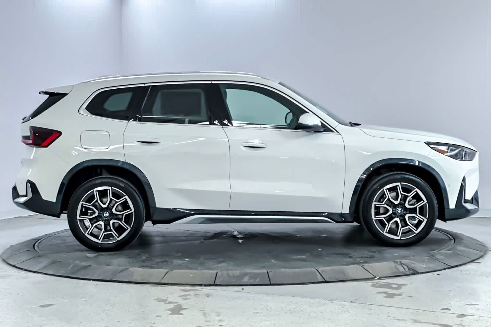 Used 2026 Alpine White BMW xDrive28i image 8