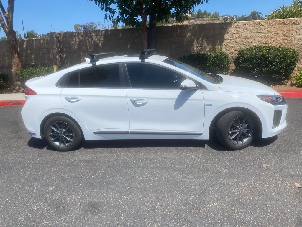 Used 2019 White Hyundai Limited image 6