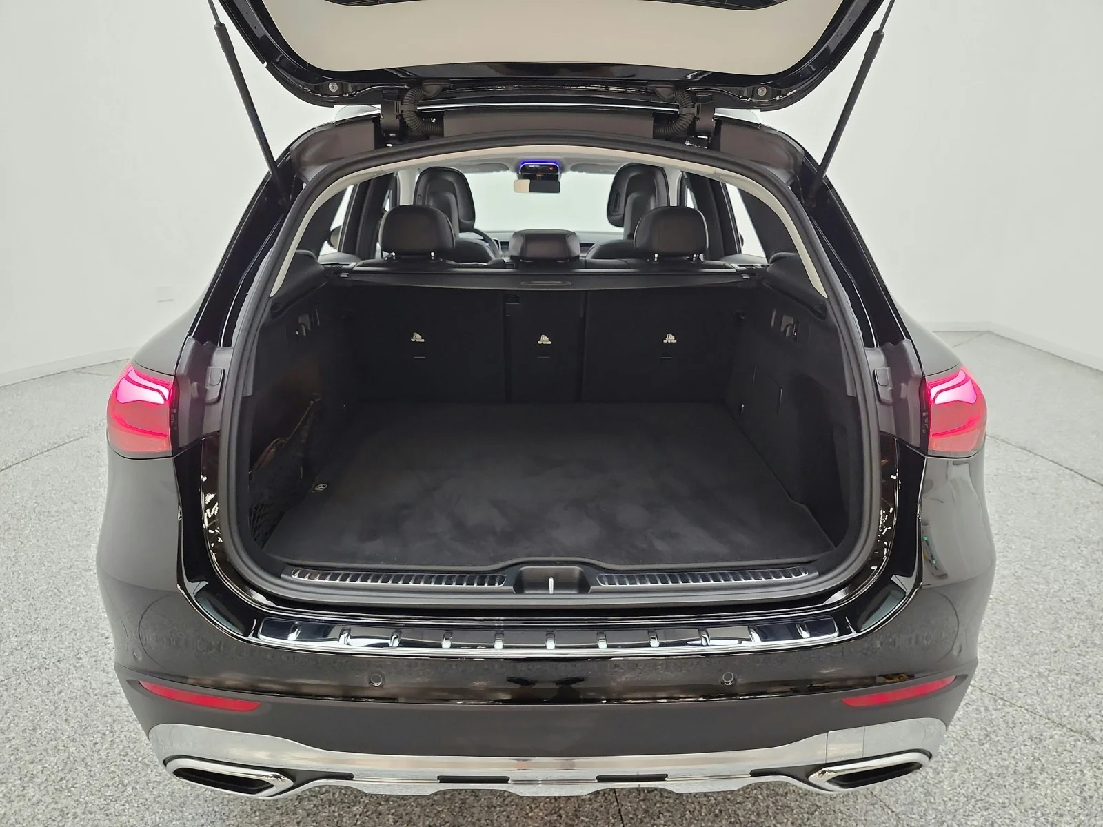 Used 2024 Black Mercedes-Benz GLC 300 SUV image 18