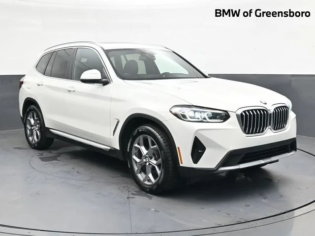 Used 2024  BMW xDrive30i image 1