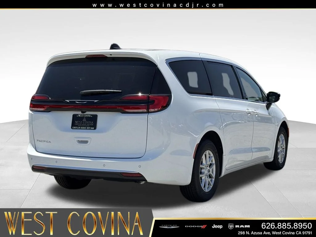 New 2027 Bright White Clear-Coat Exterior Paint Chrysler Select image 8