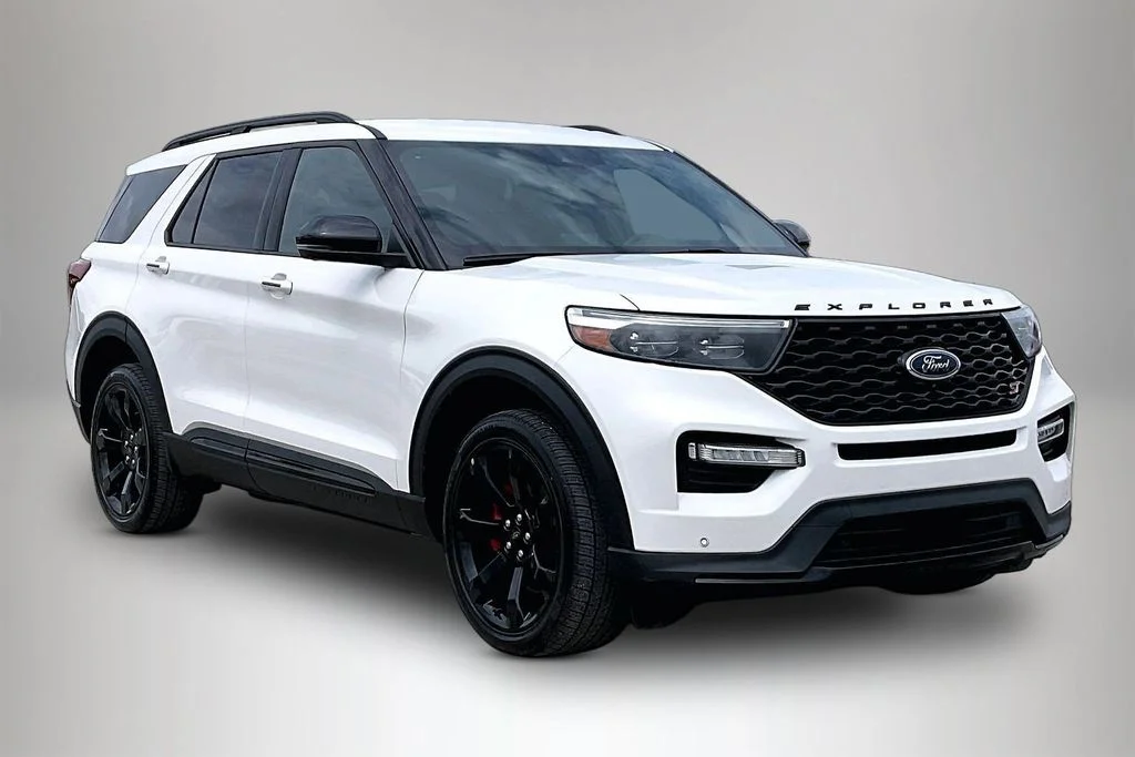 Used 2023 White Ford ST image 1