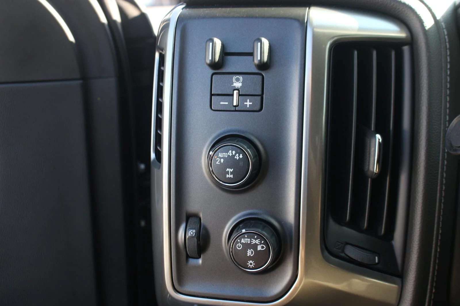 Used 2018 GRAPHITE METALLIC Chevrolet LTZ image 30