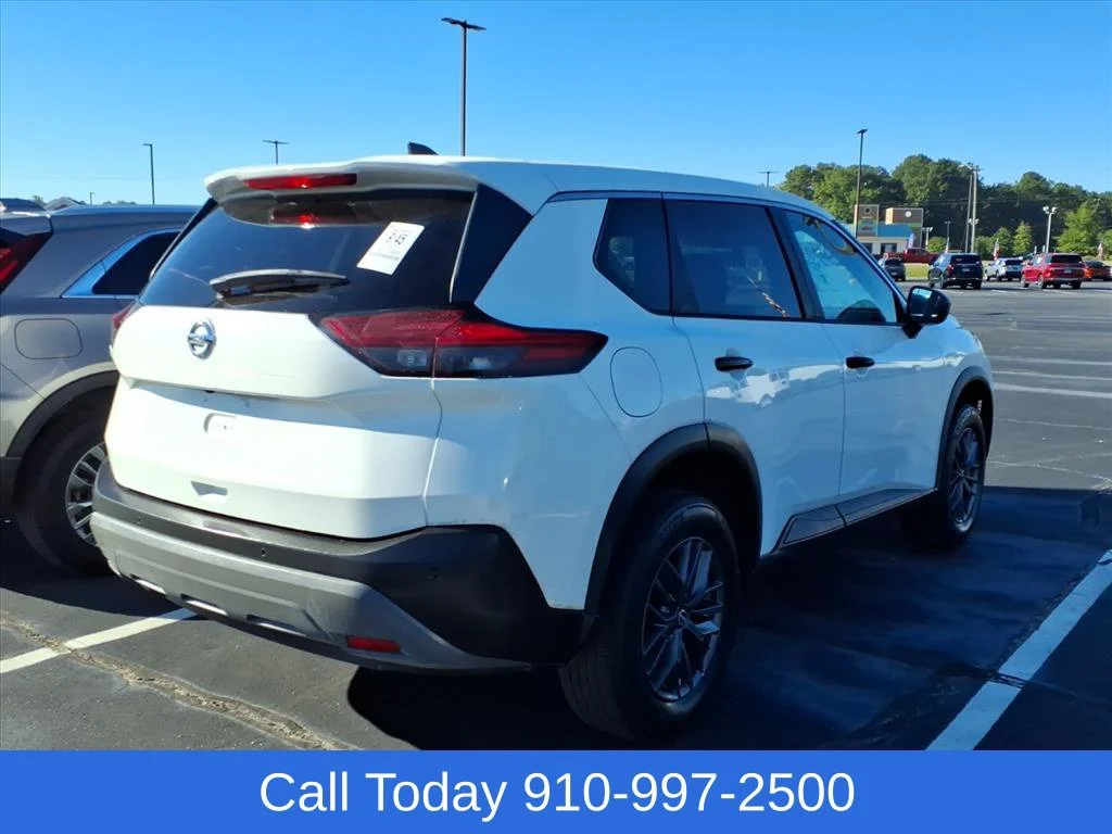 Used 2022 White Nissan S image 6