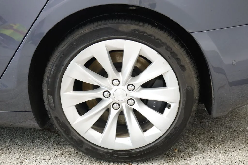Used 2020  Tesla Long Range image 12