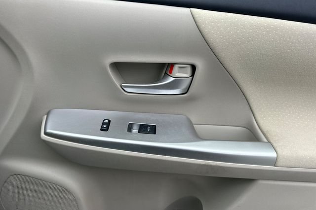 Used 2014 Beige Toyota Three image 21