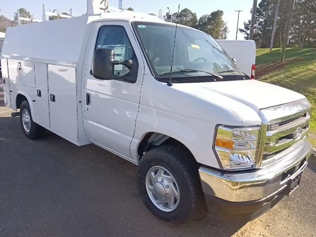 2026 Ford E-Series SRW E-350 Super Duty 138 in WB's photo