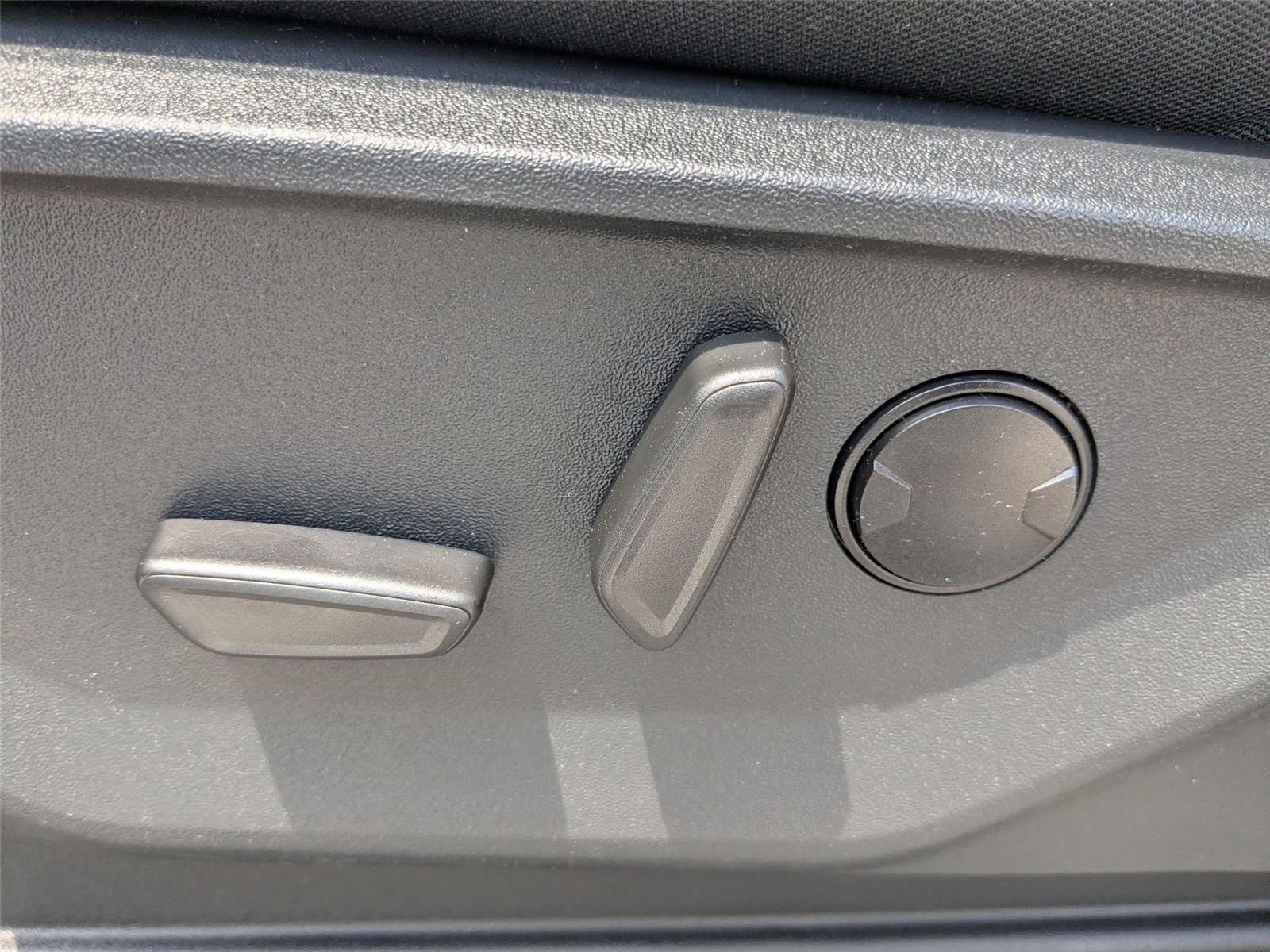 New 2026 Iconic Silver Metallic Ford XLT image 14