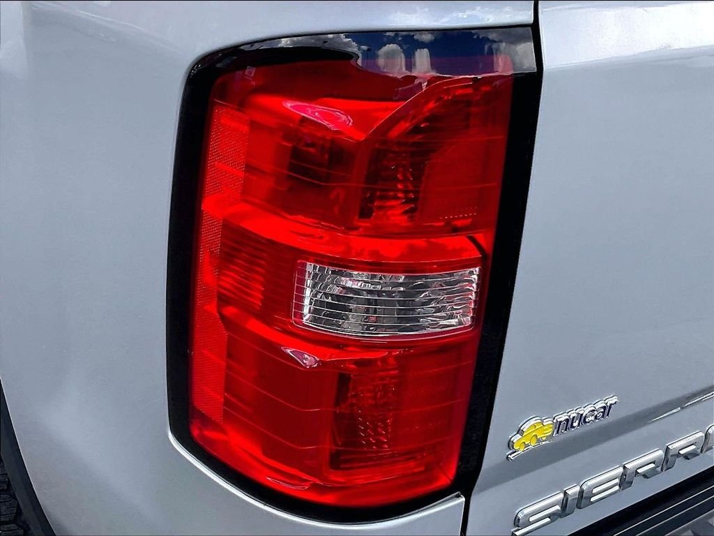 Used 2017 Silver GMC SLE image 34