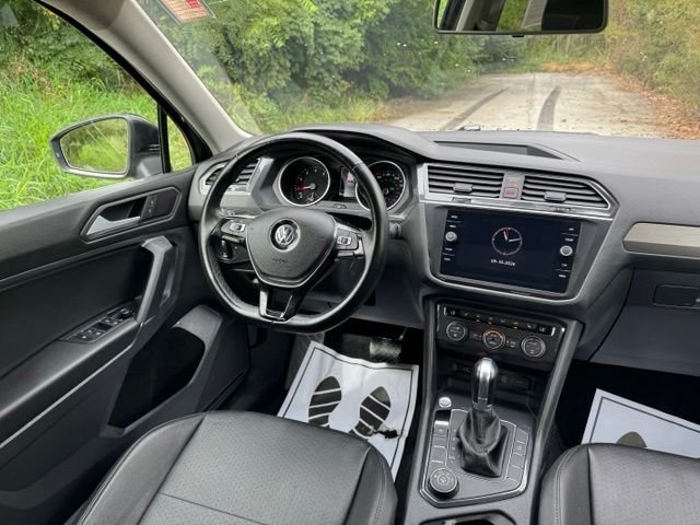 Used 2019 Deep Black Volkswagen 2.0T SE image 28