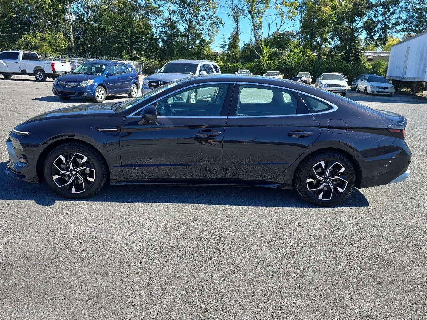 Used 2025 Carbon Blue Hyundai SEL image 6