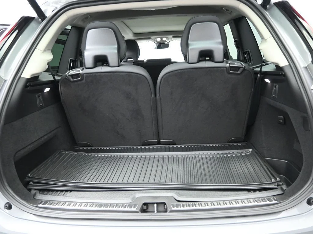 New 2026 Vapour Grey Volvo Core image 17
