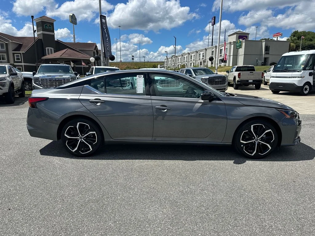 Used 2025 Gray Nissan 2.5 SR image 8