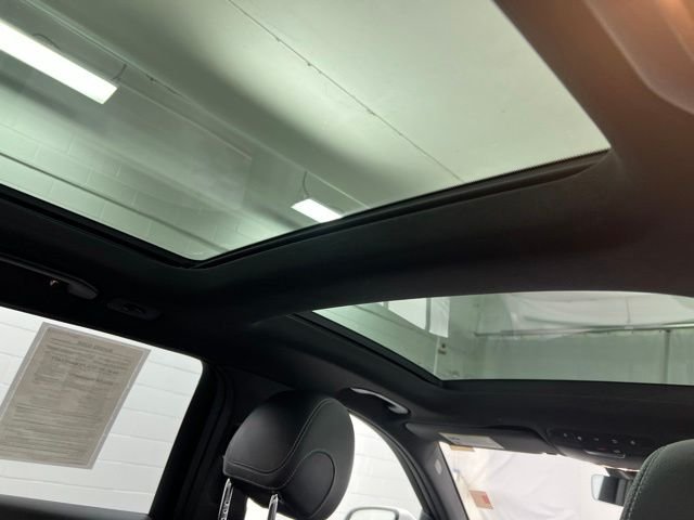 Used 2022 White Mercedes-Benz GLC 300 image 22
