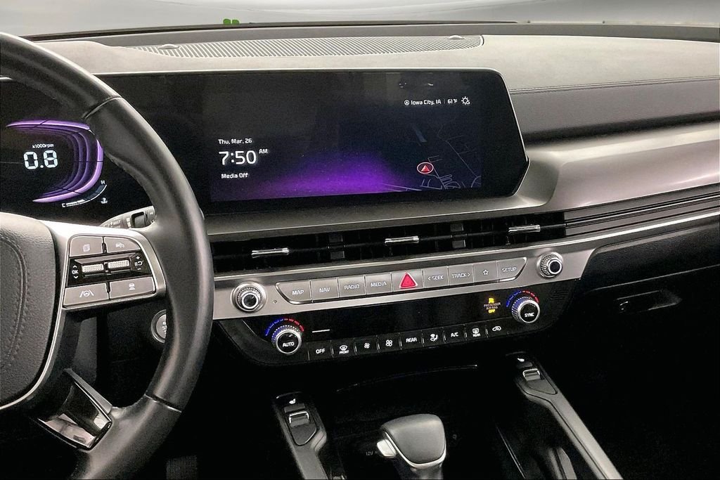 Used 2025 Green Kia S image 9