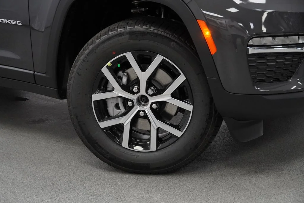 Used 2025 Gray Jeep Limited image 8