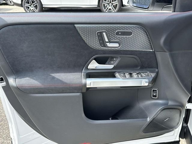 New 2026 Polar White Mercedes-Benz GLB 250 image 17