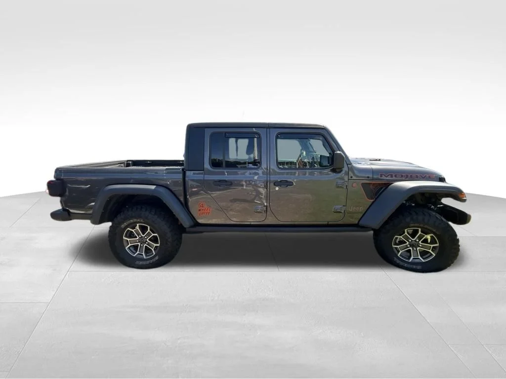 Used 2024 Gray Jeep Mojave image 17