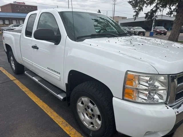 Used 2010 Chevrolet Silverado 1500 LT with VIN 1GCSKSE32AZ226152 for sale in Sioux City, IA