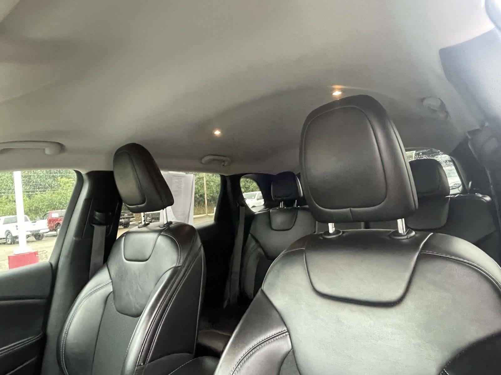 Used 2019 Bright White Clearcoat Jeep Latitude Plus image 5