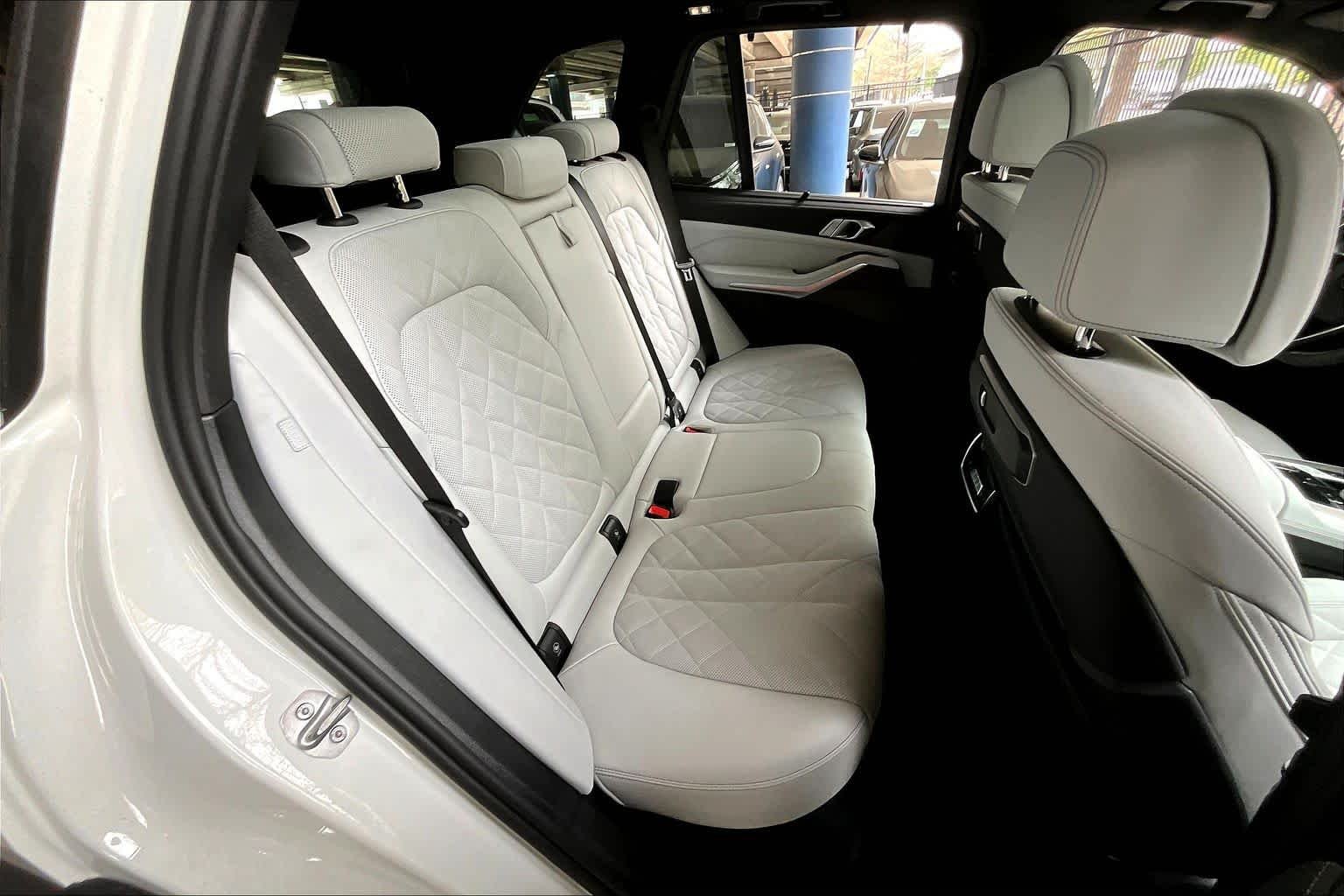 Used 2026 Alpine White BMW sDrive40i image 29